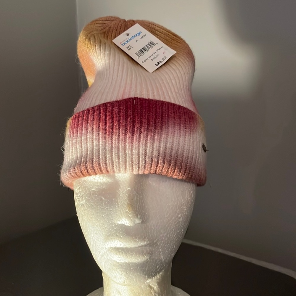Jessica Simpson scull cap nwt